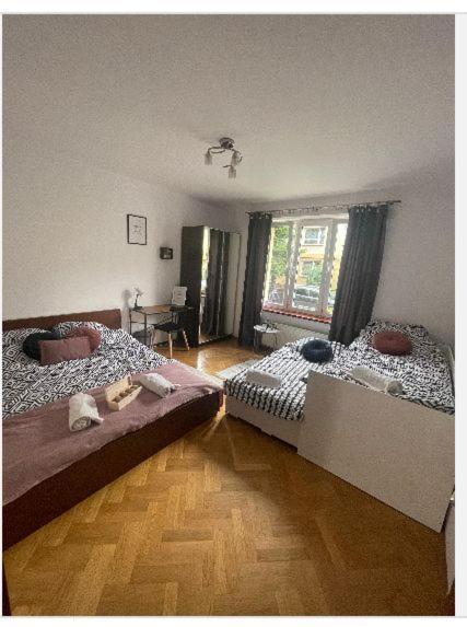 Cheerful 3 Bedroom City House Cracovia Esterno foto